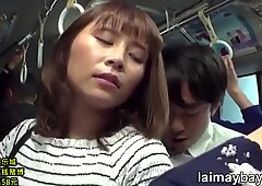 g    t&igrave_nh em g&aacute_i xinh      p tr&ecirc_n xe bus - phim sex nh   t b   n hay 5