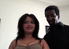 une beurette rondelette baisee par 3 mecs