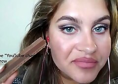 Asmr sexy šepká, zatiaľ čo žuvačka bublina gum zaručuje semeno