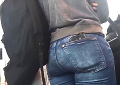 NICE ASS IN TIGHT JEANS WAITING FOR THE 104 BUS!!!!