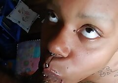 Buổi sáng kết thúc và xuất tinh lên mặt