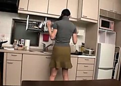 Salty japonesas milf Miho Wakabayashi foda sua estimulada cona