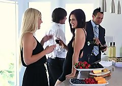 Kåt swinging par har en dempende hot firkant