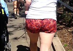 Získajte rýchlu nutt na toto tesné vydaté zadok milf
