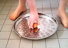 Crushing: The raw EGGS ** Nylonfu  fetisch **