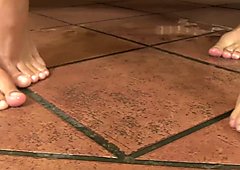 Lesbian threesome full of piss and orgasms